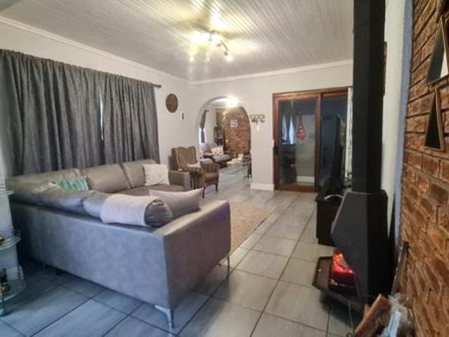 3 Bedroom House in St Dumas