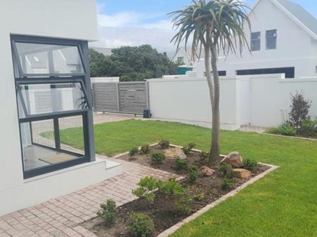 3 Bedroom House in St Francis Links Golf Estate