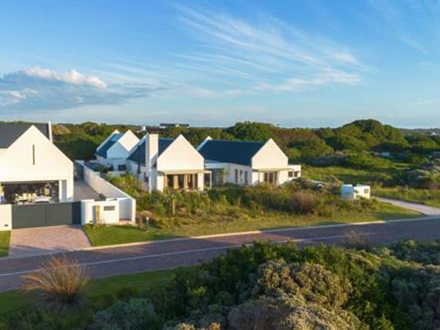 3 Bedroom House in St Francis Links Golf Estate