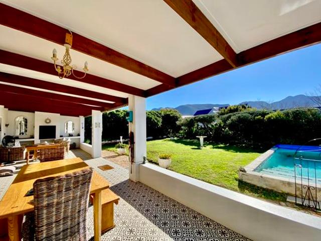 3 Bedroom House in Stanford