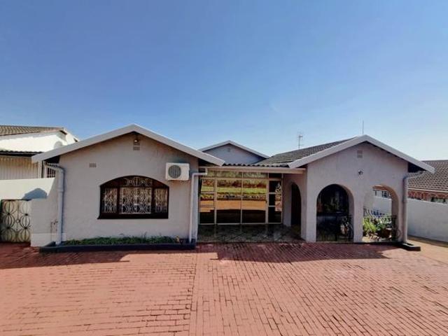 3 Bedroom House in Stanger Manor