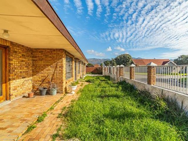 3 Bedroom House in Steenberg
