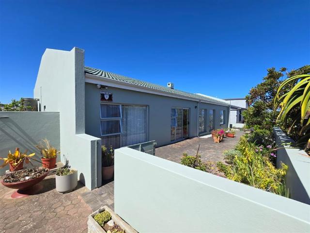 3 Bedroom House in Stilbaai Wes