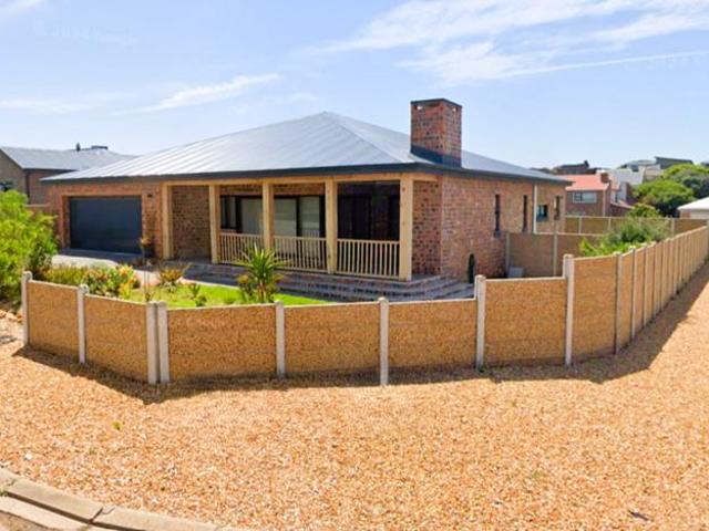 3 Bedroom House in Still Bay West