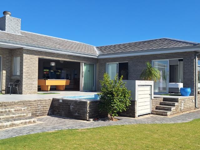 3 Bedroom House in Still Bay West