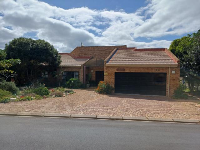 3 Bedroom House in Still Bay West