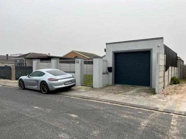 3 Bedroom House in Strandfontein