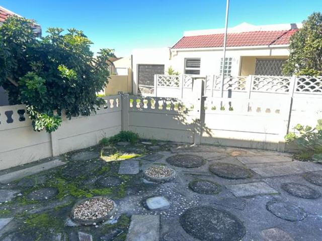 3 Bedroom House in Strandfontein