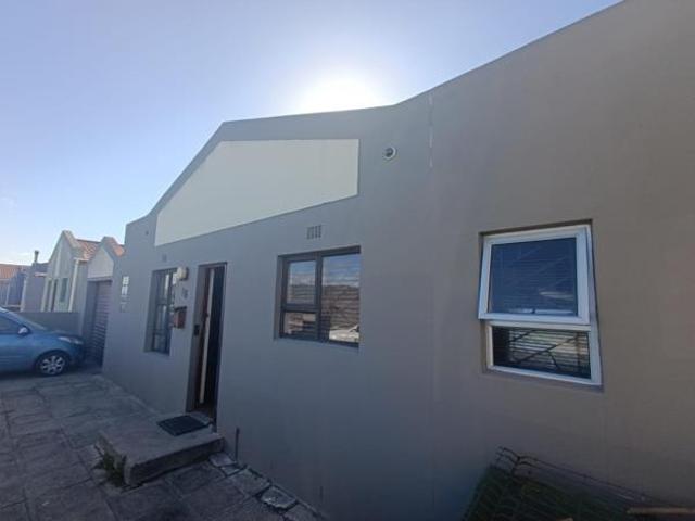 3 Bedroom House in Strandfontein