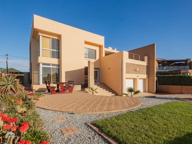 3 Bedroom House in Strandfontein