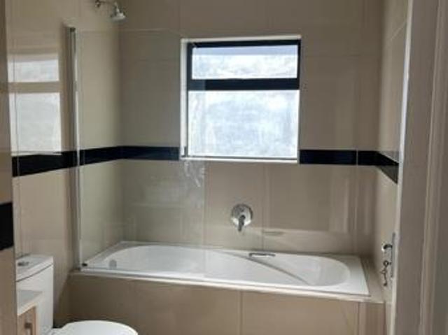 3 Bedroom House in Stratford Green