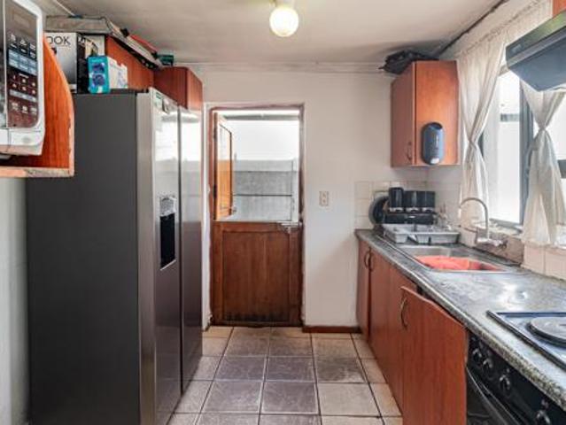 3 Bedroom House in Stratford Green