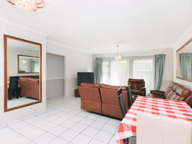 3 Bedroom House in Strubens Valley
