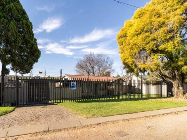 3 Bedroom House in Strubens Valley