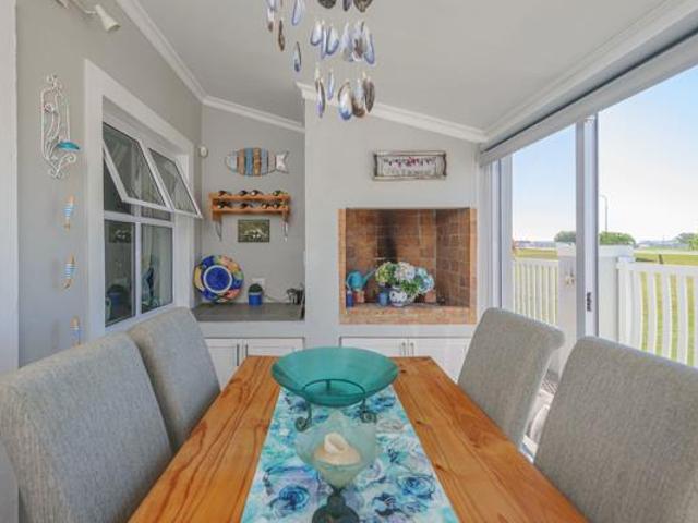 3 Bedroom House in Struisbaai