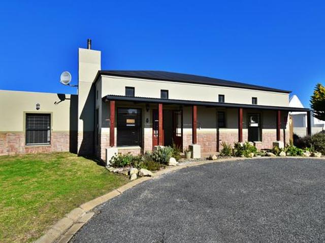 3 Bedroom House in Struisbaai
