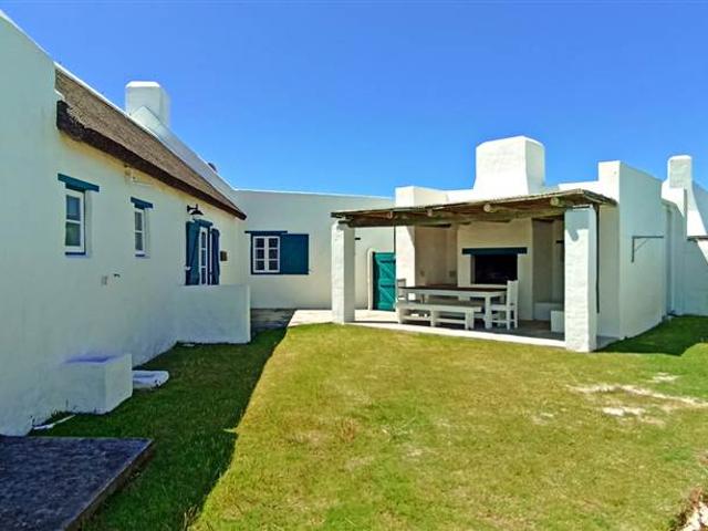 3 Bedroom House in Struisbaai