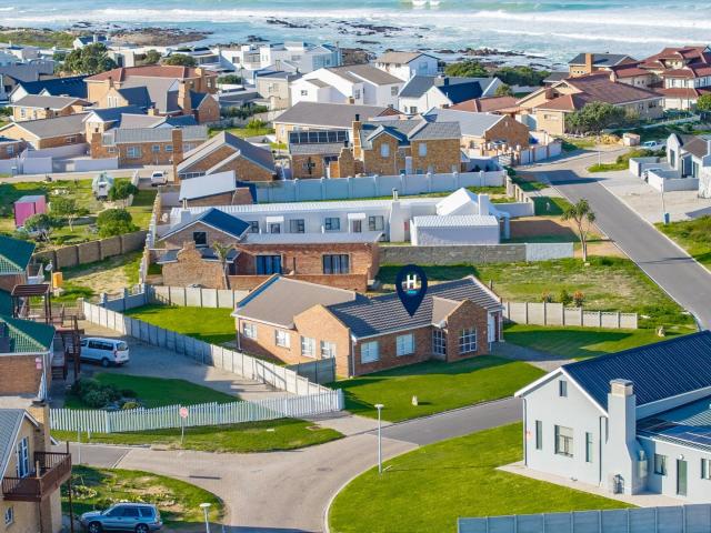 3 Bedroom House in Struisbaai