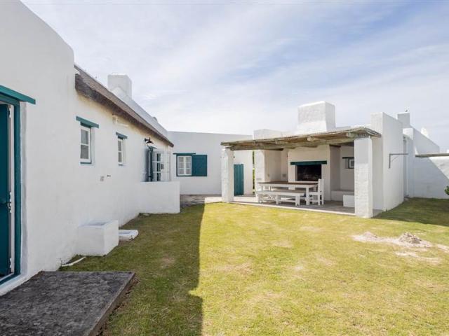 3 Bedroom House in Struisbaai