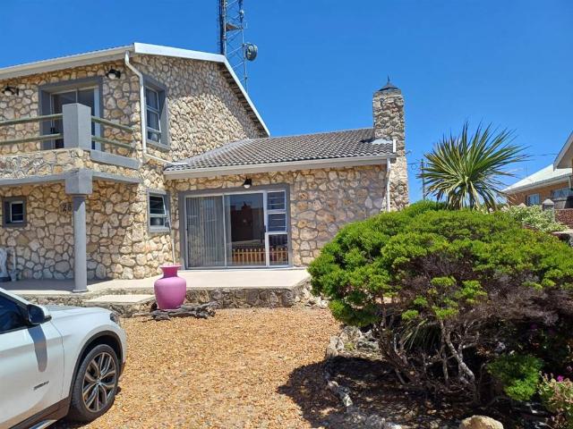 3 Bedroom House in Struisbaai