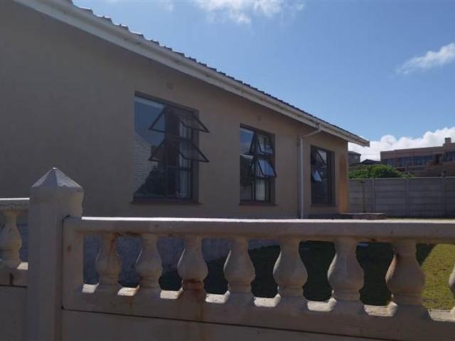 3 Bedroom House in Struisbaai