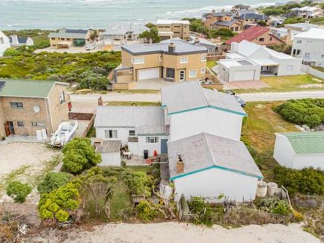 3 Bedroom House in Suiderstrand