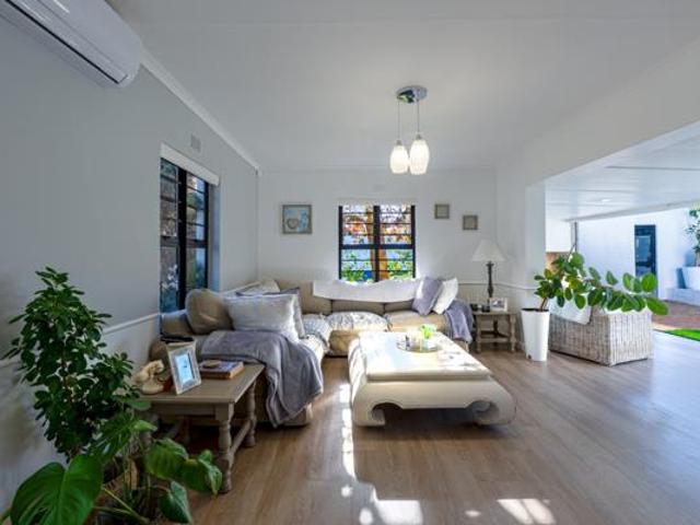 3 Bedroom House in Sunningdale