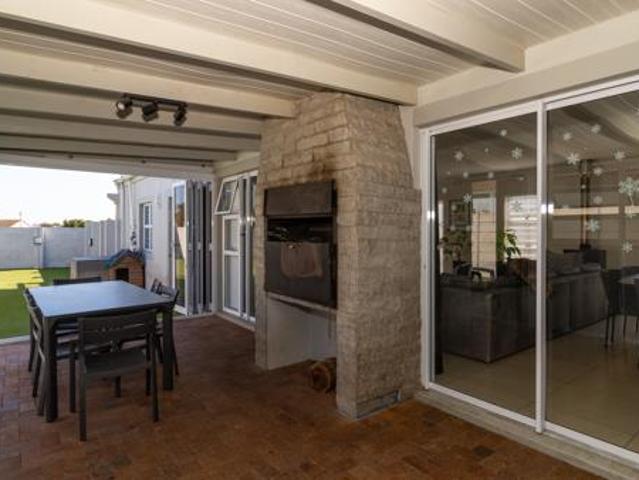 3 Bedroom House in Sunningdale