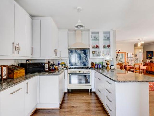3 Bedroom House in Sunningdale