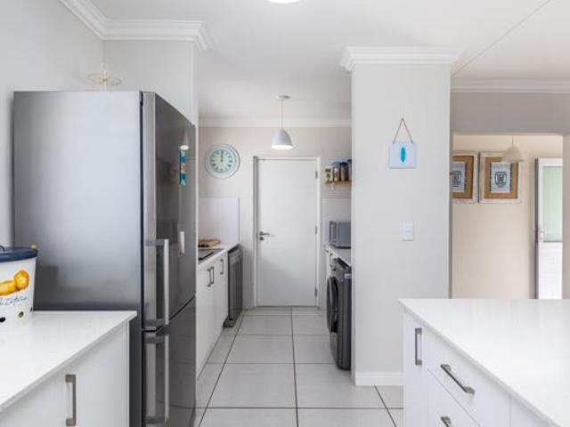 3 Bedroom House in Sunningdale