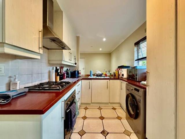 3 Bedroom House in Sunningdale