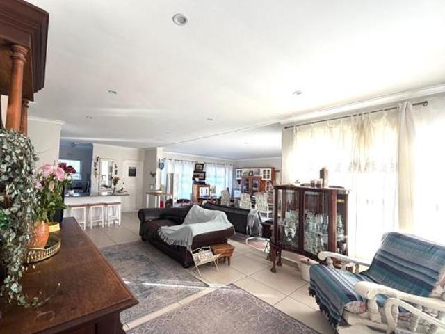 3 Bedroom House in Sunningdale
