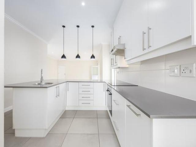 3 Bedroom House in Sunningdale