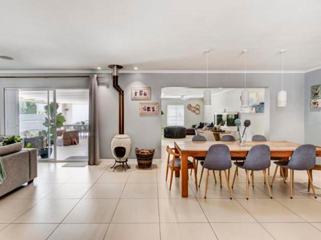 3 Bedroom House in Sunningdale