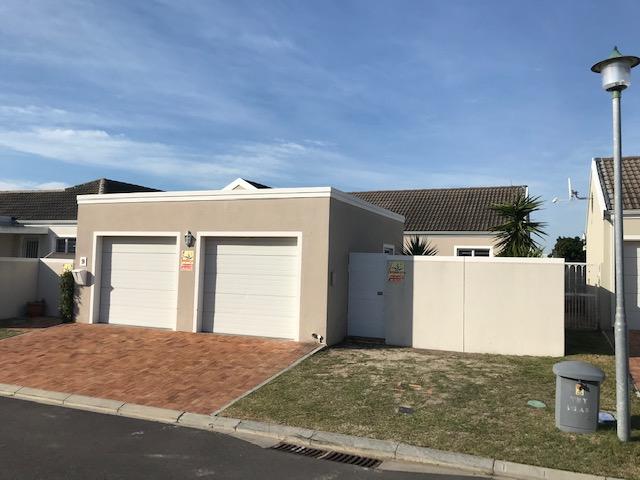 3 Bedroom House in Sunningdale