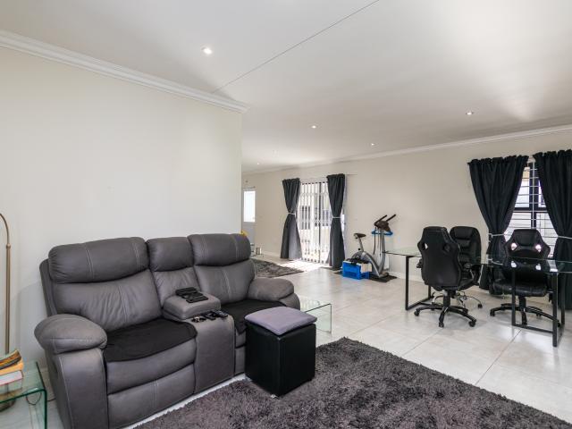 3 Bedroom House in Sunningdale