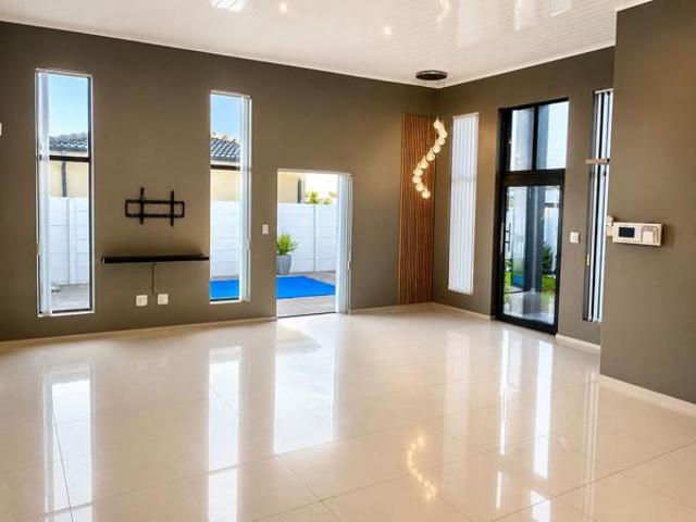 3 Bedroom House in Sunningdale