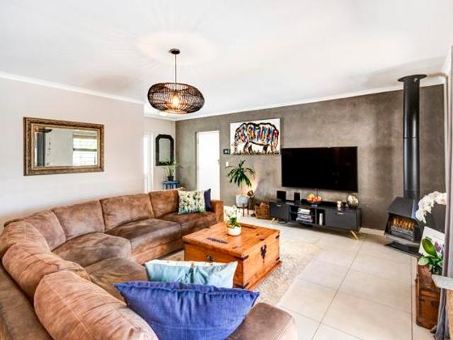 3 Bedroom House in Sunningdale