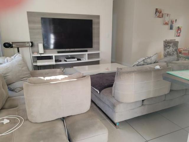 3 Bedroom House in Sunningdale