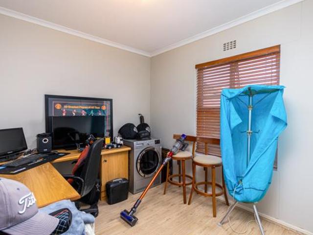 3 Bedroom House in Sunningdale