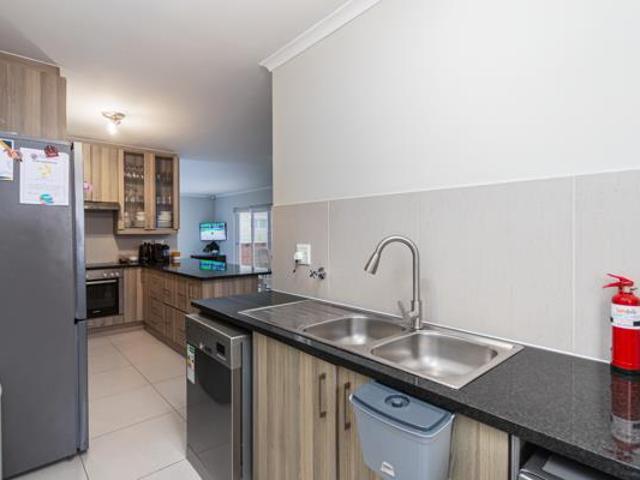 3 Bedroom House in Sunningdale