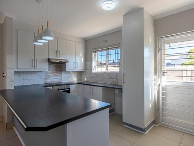 3 Bedroom House in Sunningdale
