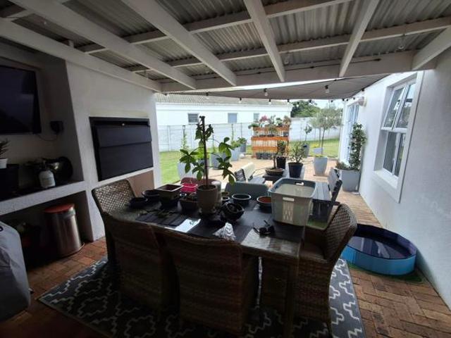 3 Bedroom House in Sunningdale