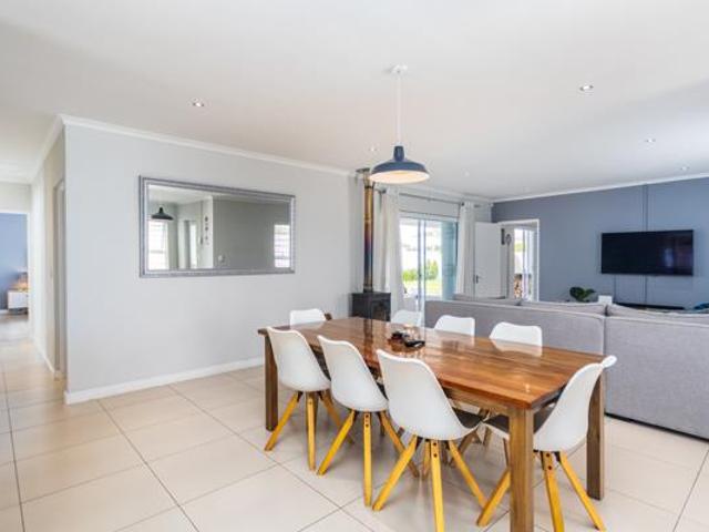 3 Bedroom House in Sunningdale