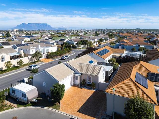 3 Bedroom House in Sunningdale