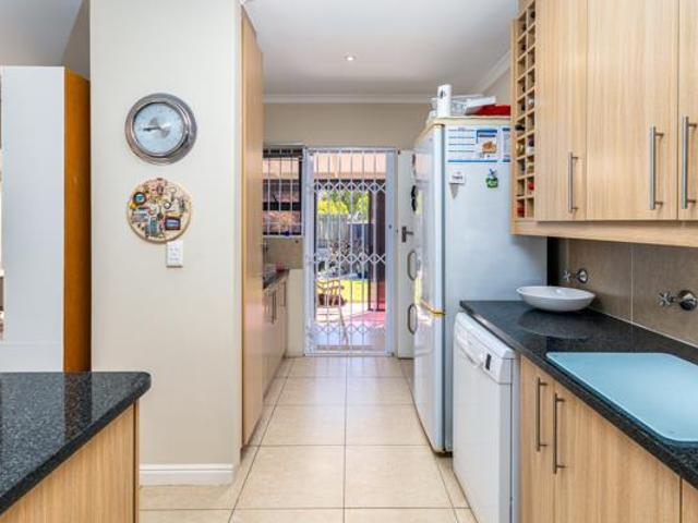 3 Bedroom House in Sunningdale