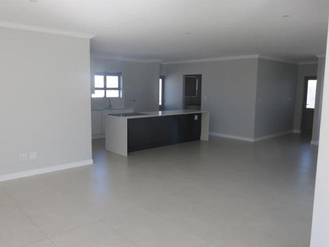 3 Bedroom House in Sunningdale