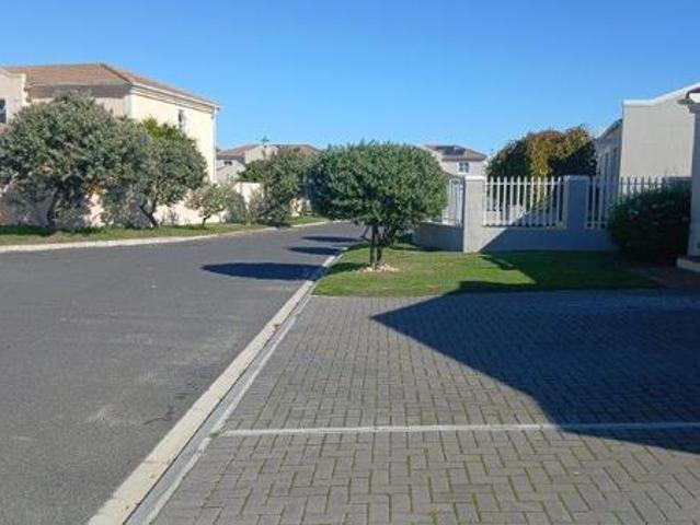 3 Bedroom House in Sunningdale