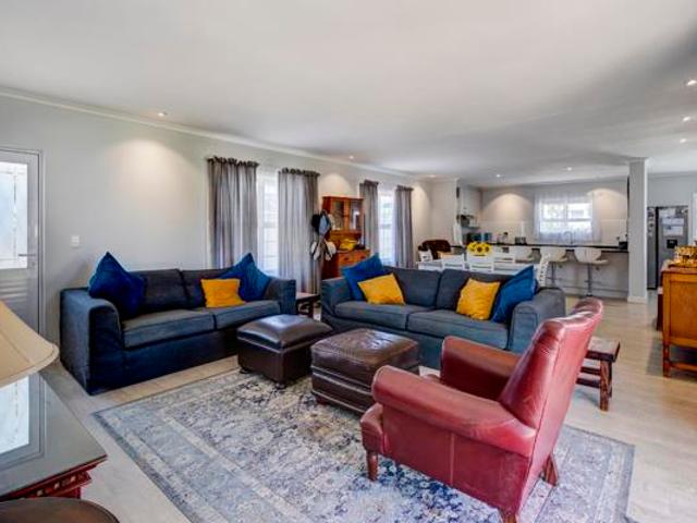 3 Bedroom House in Sunningdale