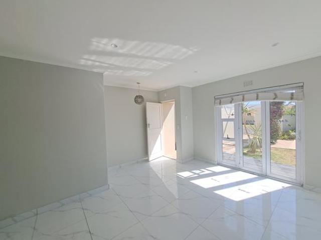 3 Bedroom House in Sunningdale